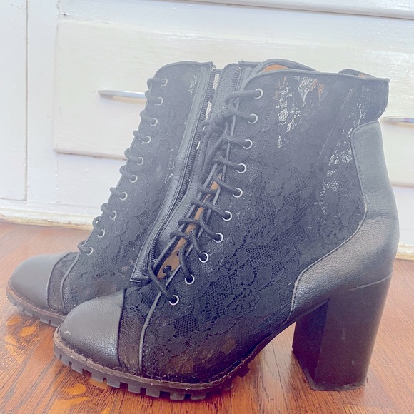 Chunky report signature heels. Good condition - Picture 3 of 3